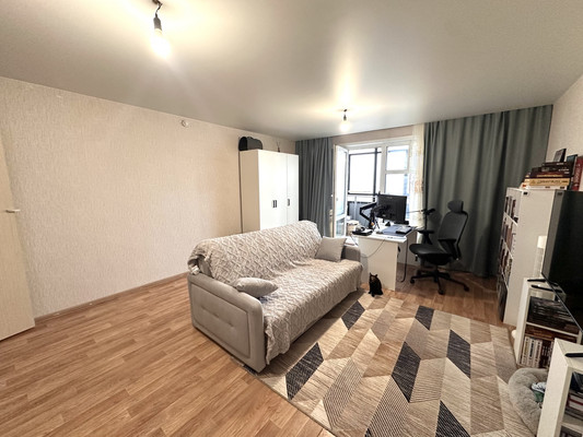 Купить --комнатную квартиру