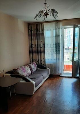 Снять --комнатную квартиру